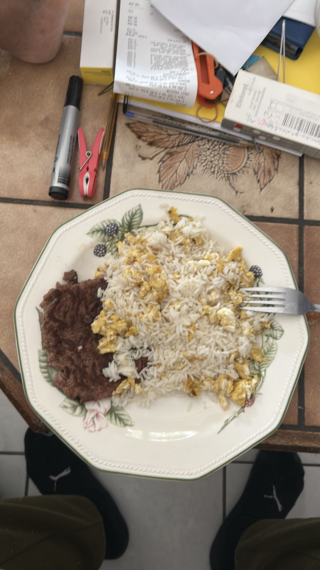 Riz, œufs brouillés, haricots