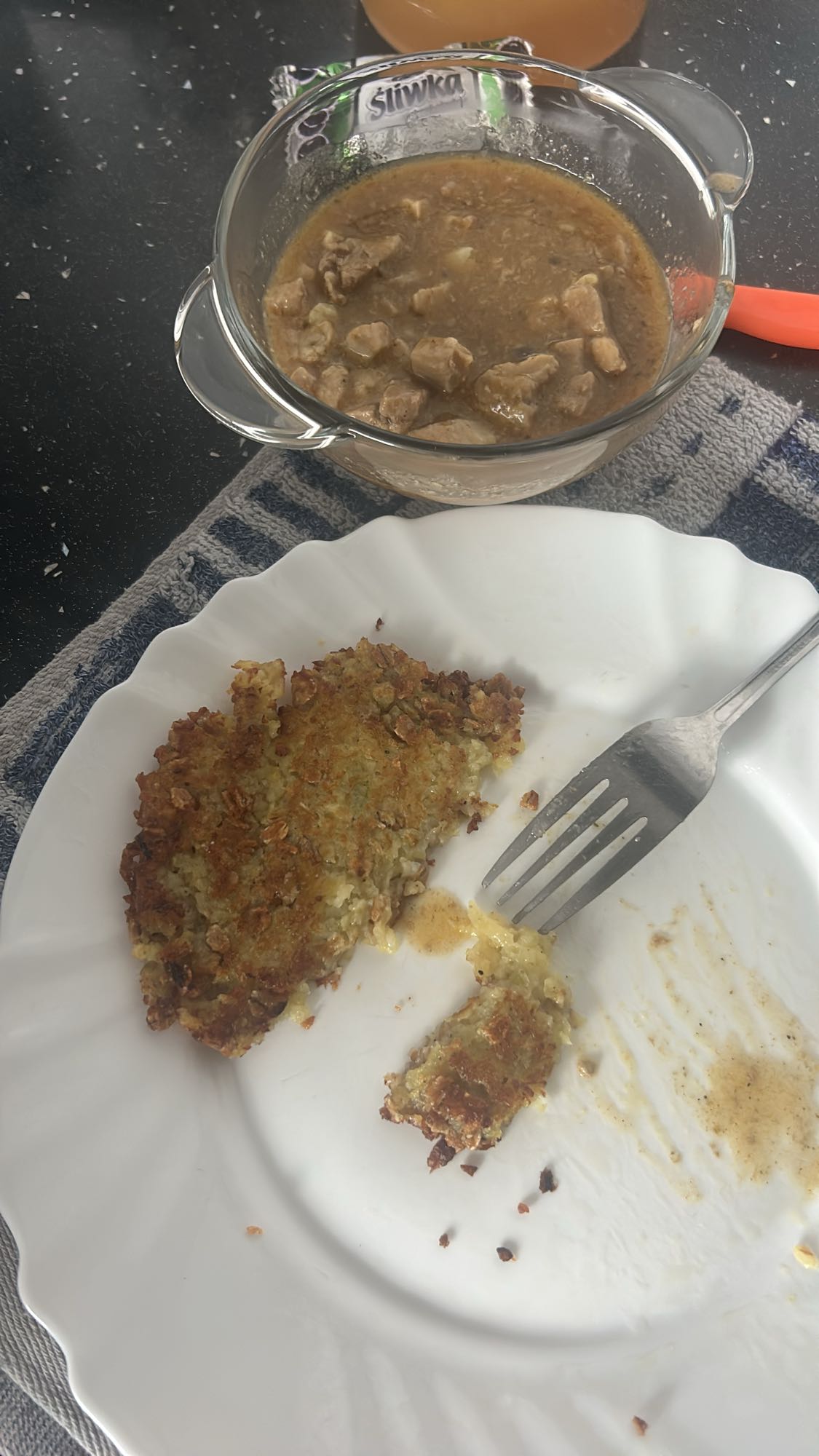 Placki ziemniaczane z gulaszem