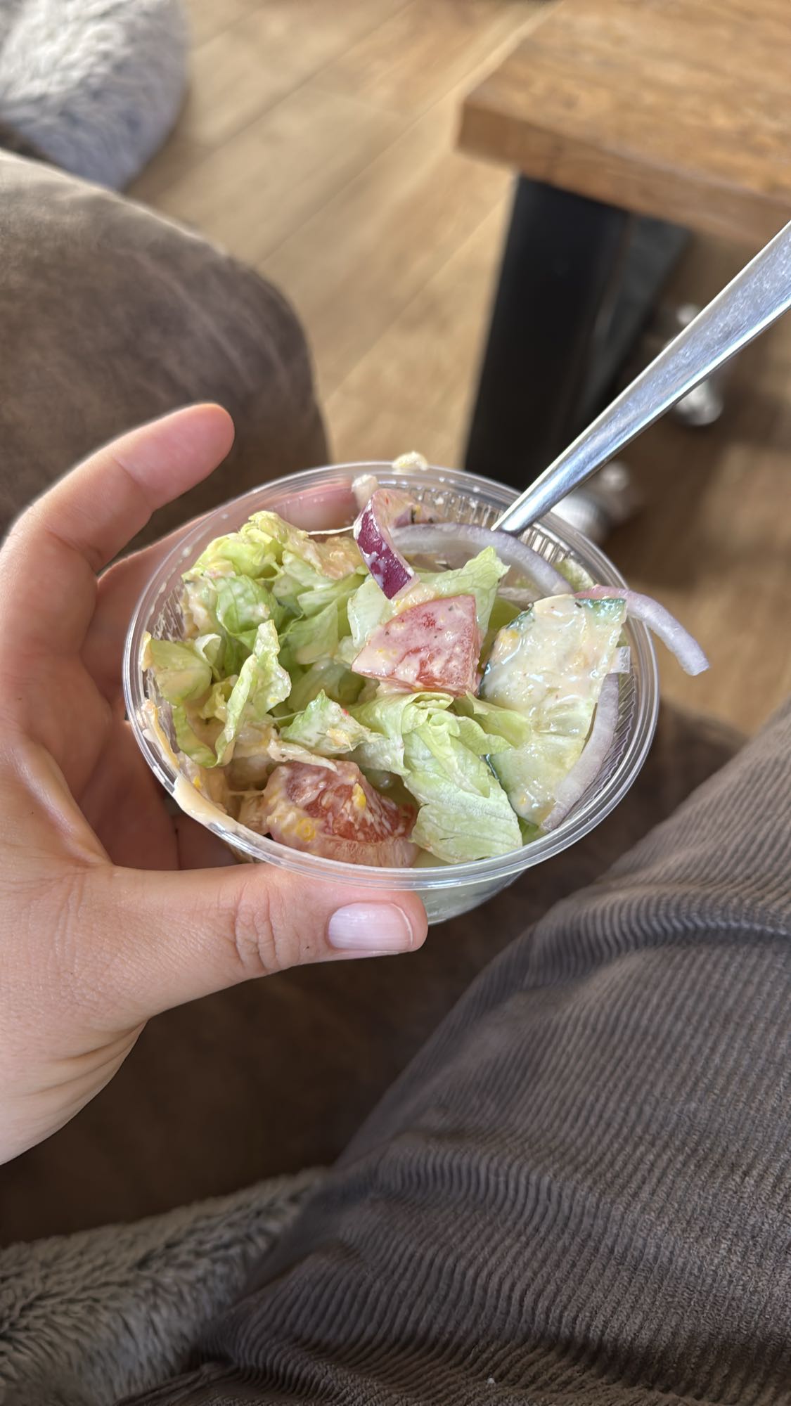 Gemischter Salatbecher