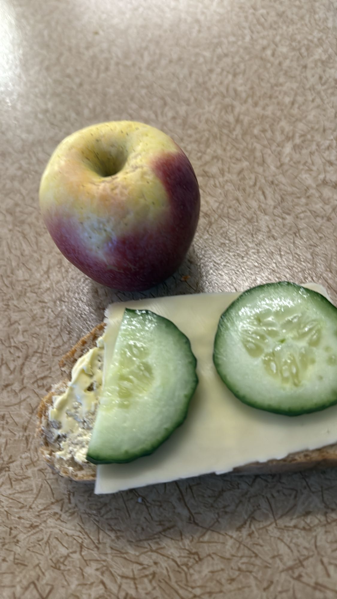 Knäckebröd med ost & äpple