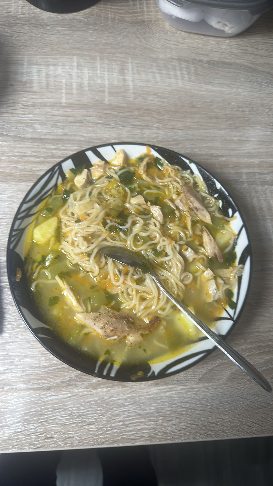 Supă cu tăiței și pui