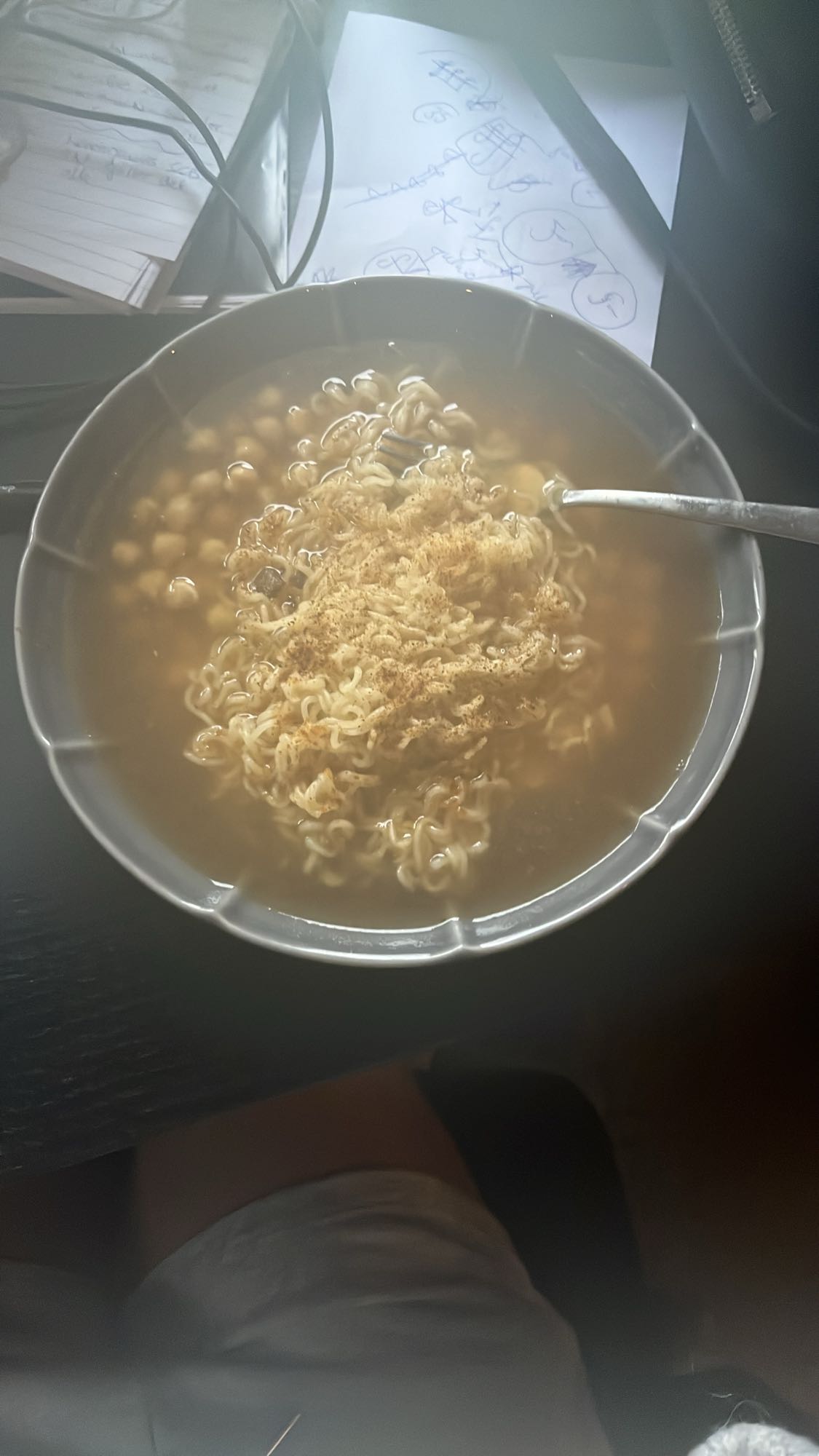 Snabbnudelsoppa med kikärtor