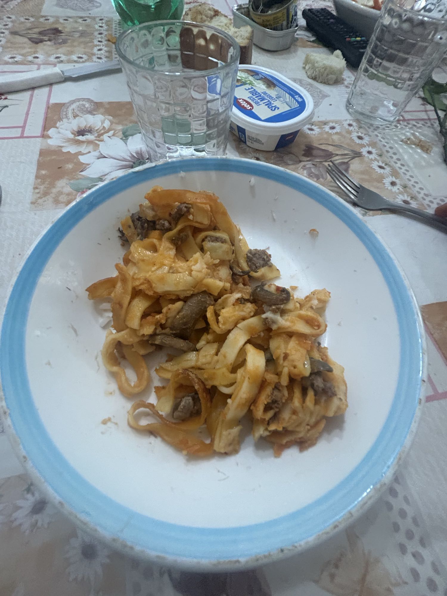 Etli makarna tabağı