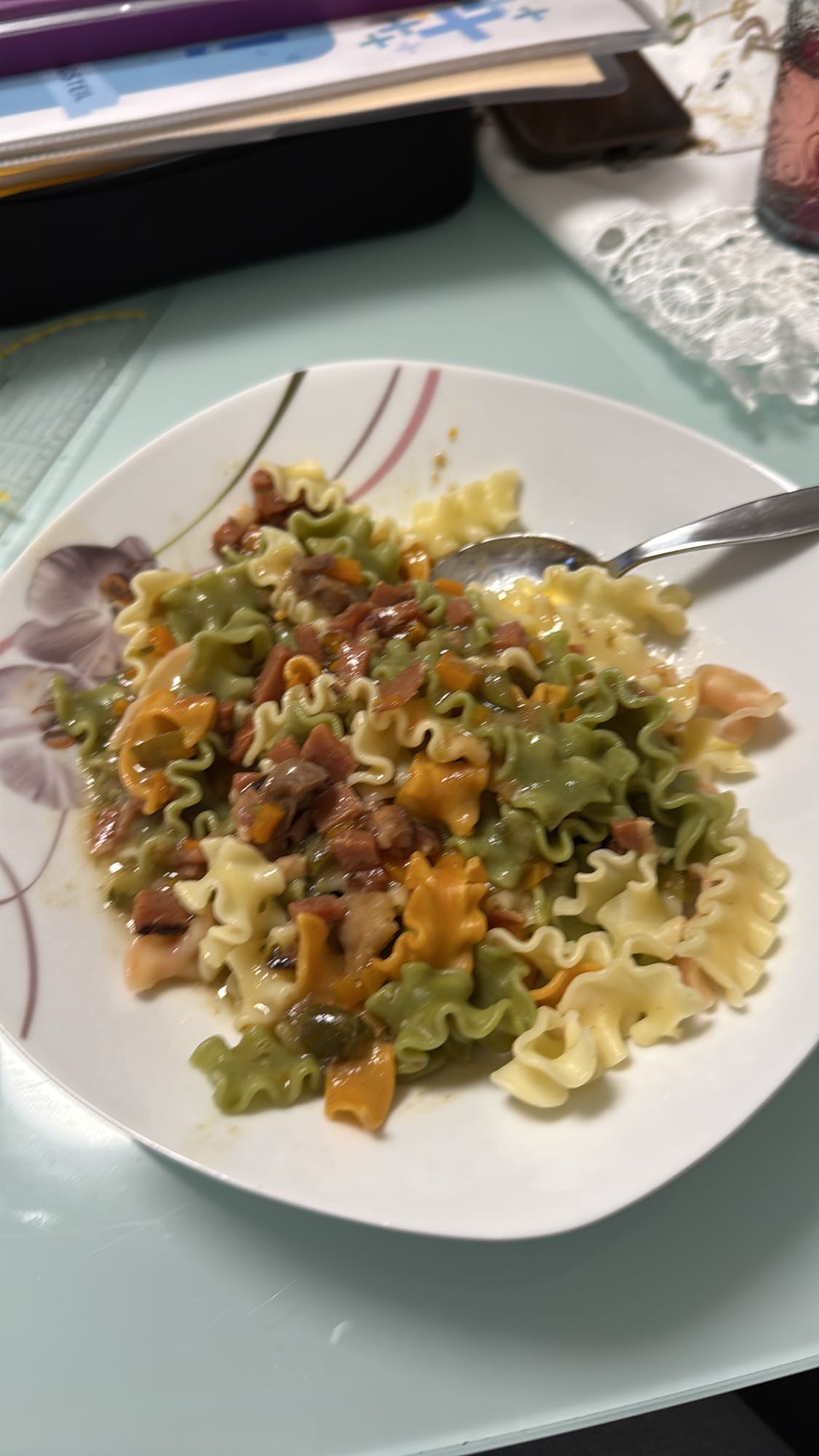 Bunte Pasta mit Schinken