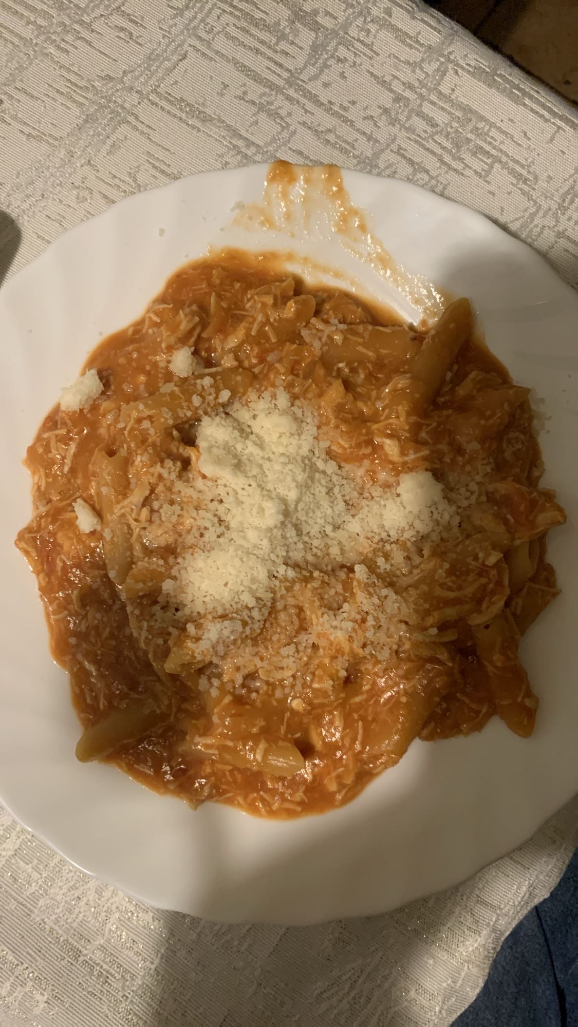 makaron z sosem pomidorowym