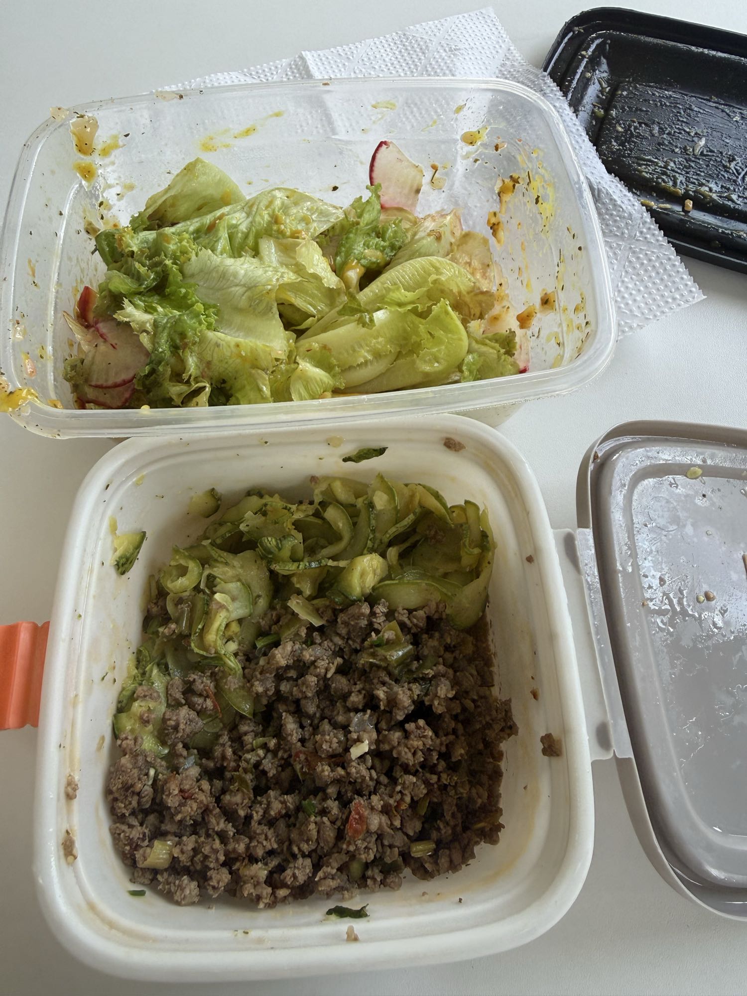 Carne moída com salada