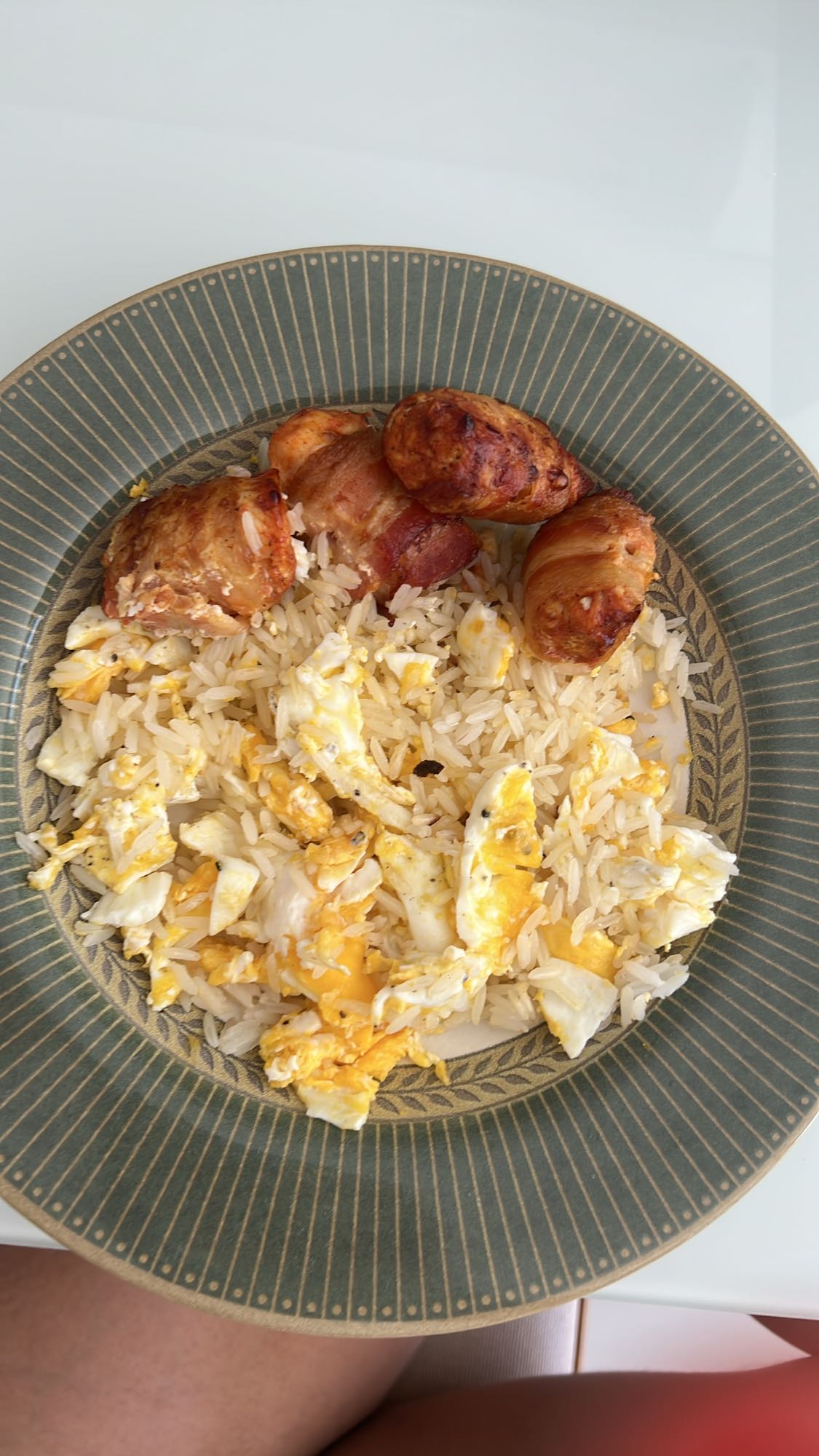 Arroz, ovo e frango bacon