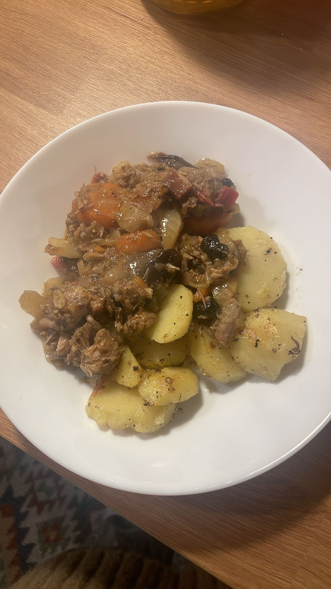 Gulasz wieprzowy z ziemniakami