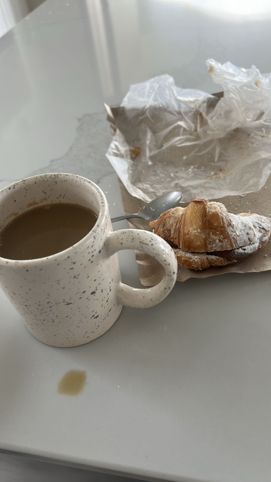 Café con croissant