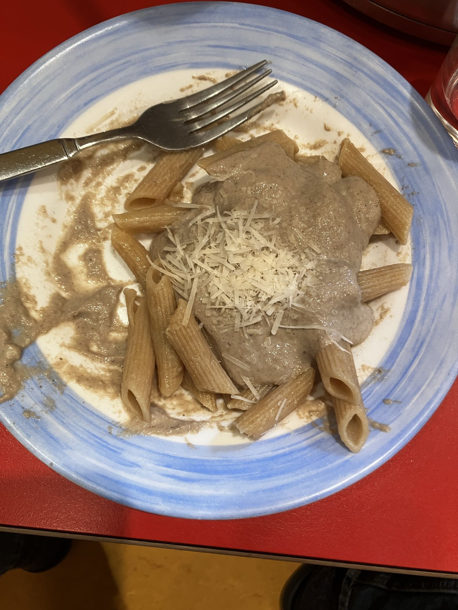 Penne integral com molho cremoso