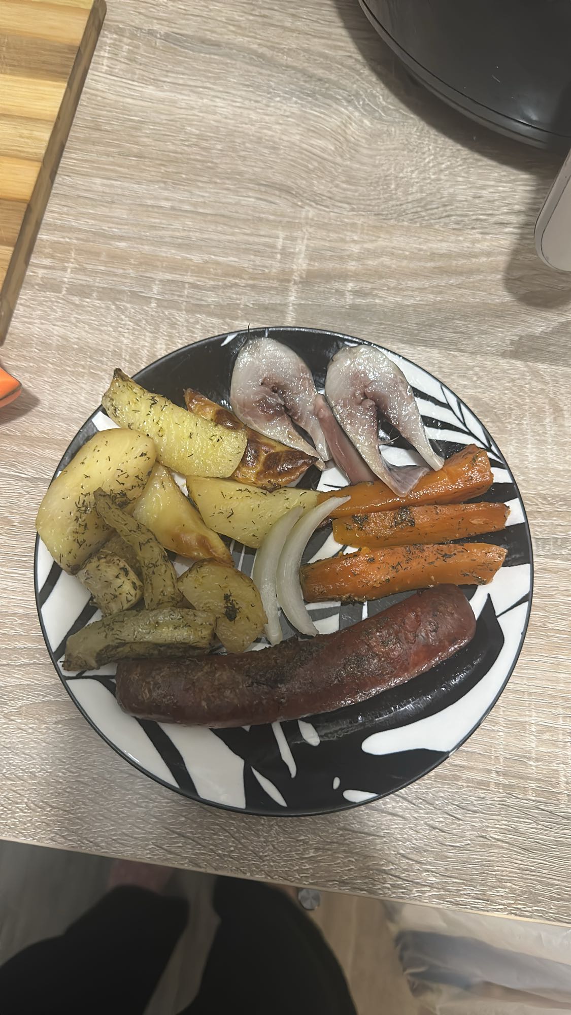 Cârnat cu legume și pește