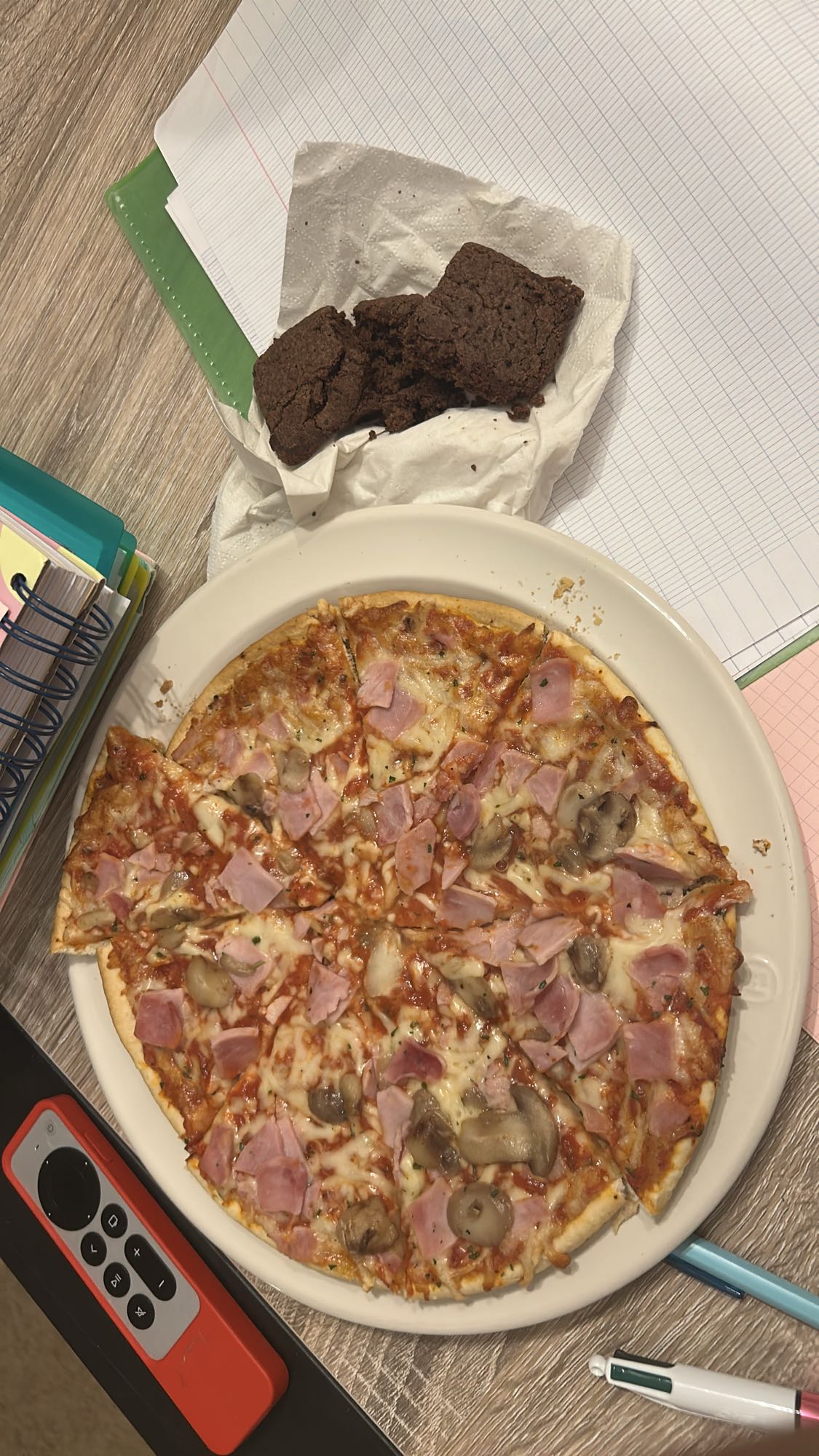 Pizza jambon champignons et brownies