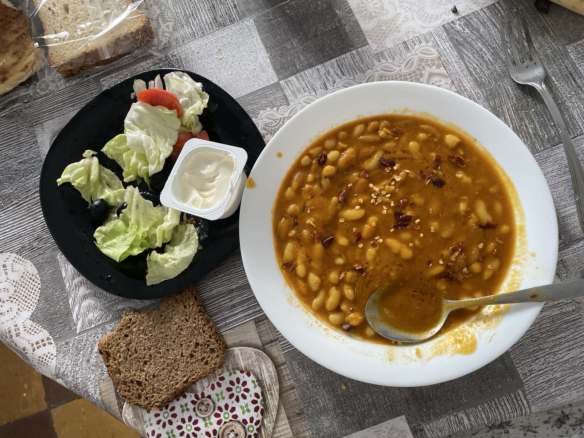 Soupe de haricots et salade