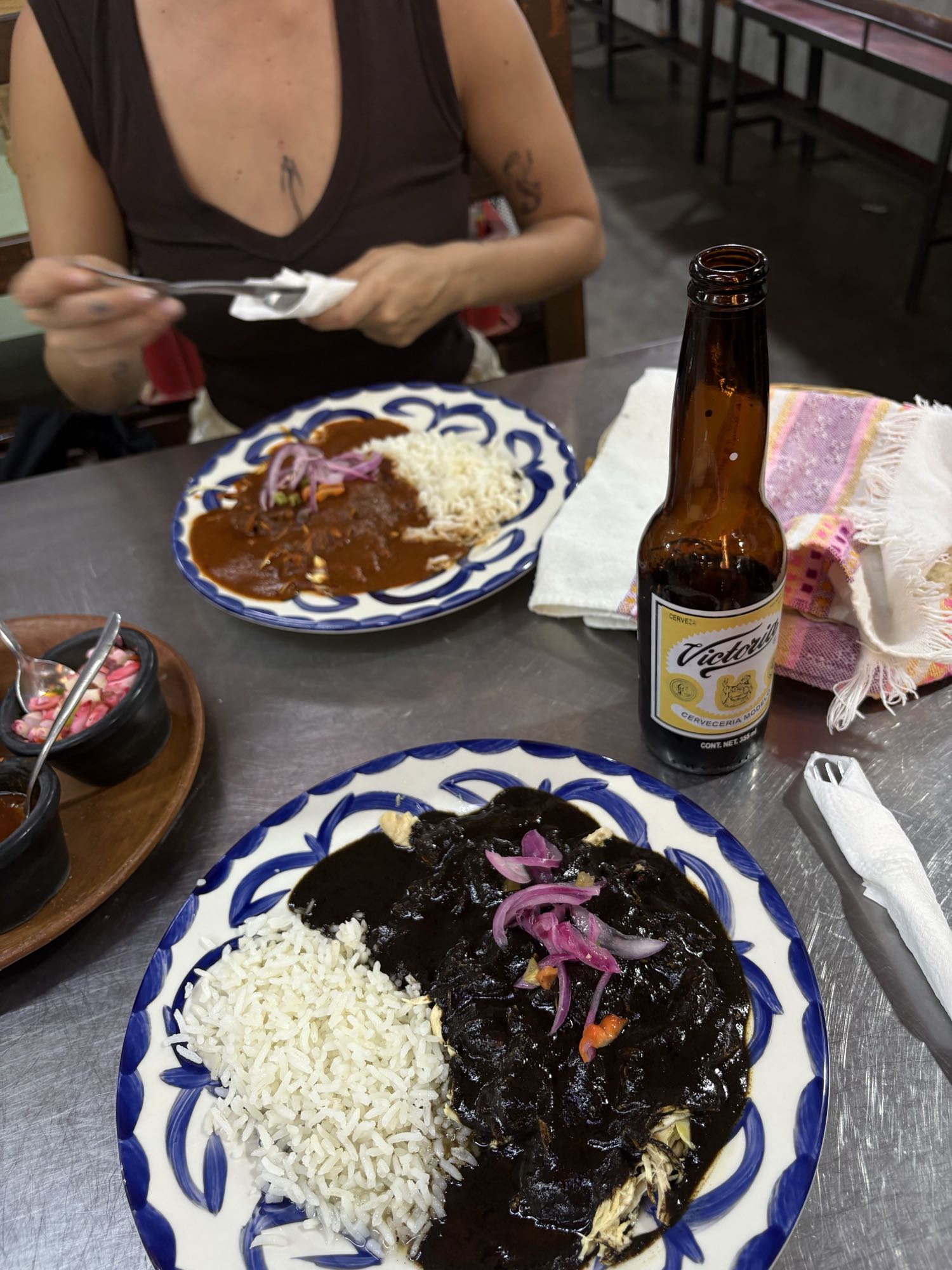 Pollo con mole y arroz