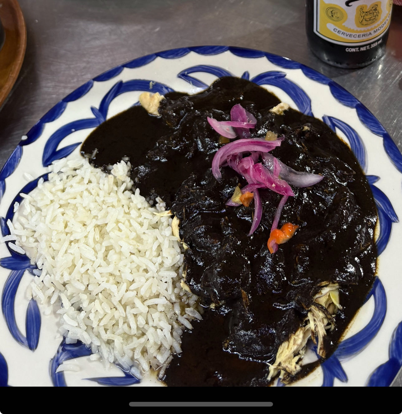 Pollo con mole y arroz