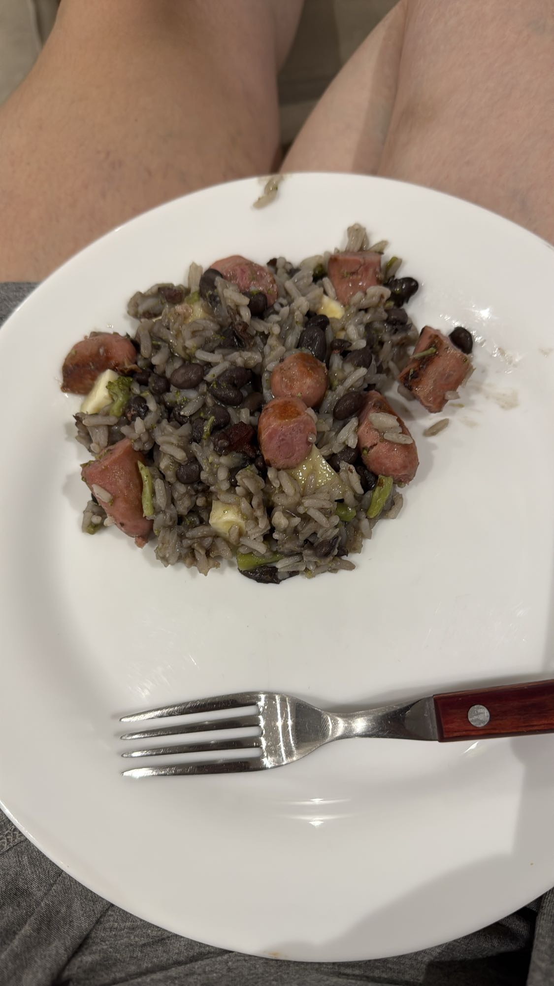 Arroz, feijão e salsicha