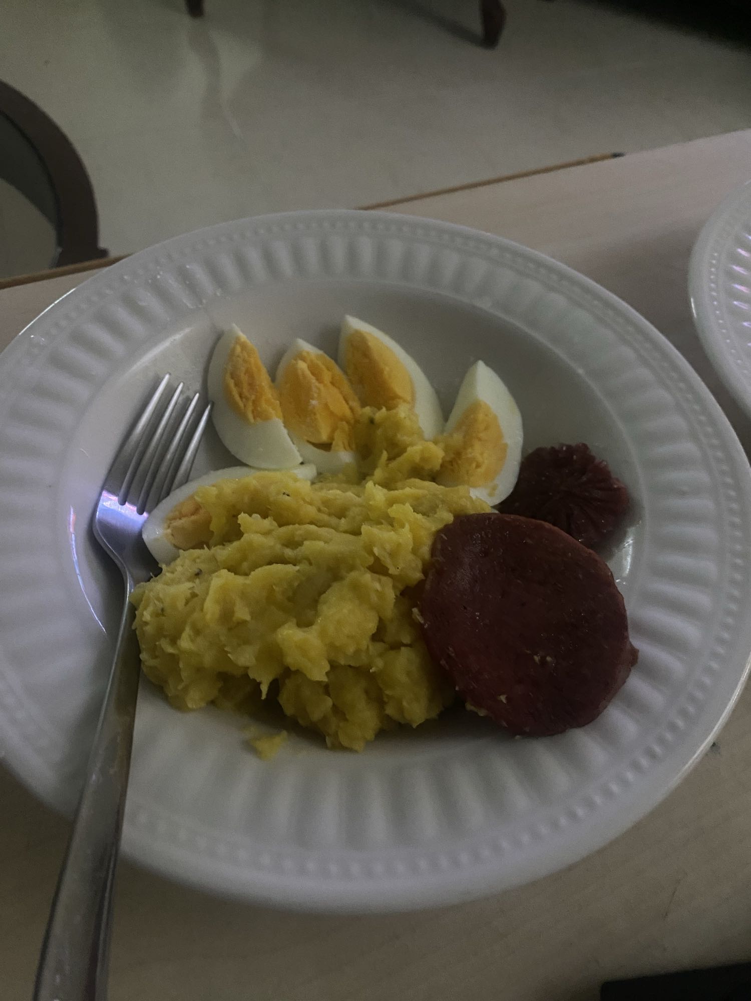 Desayuno con huevo y plátano