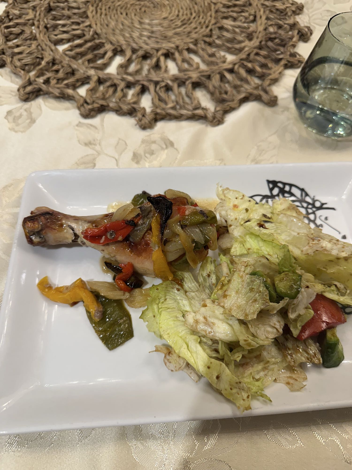 Pollo con ensalada
