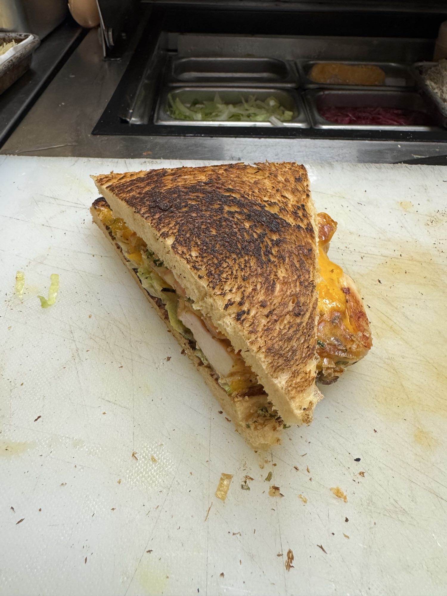 Sándwich de pollo y queso