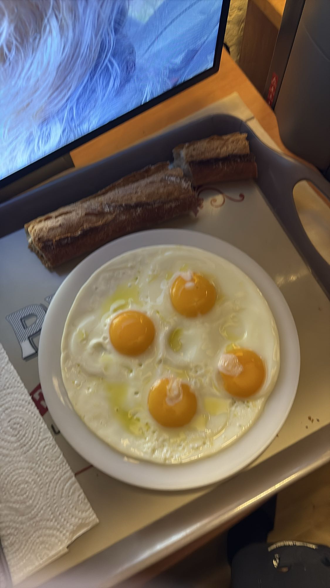 Œufs et pain grillé