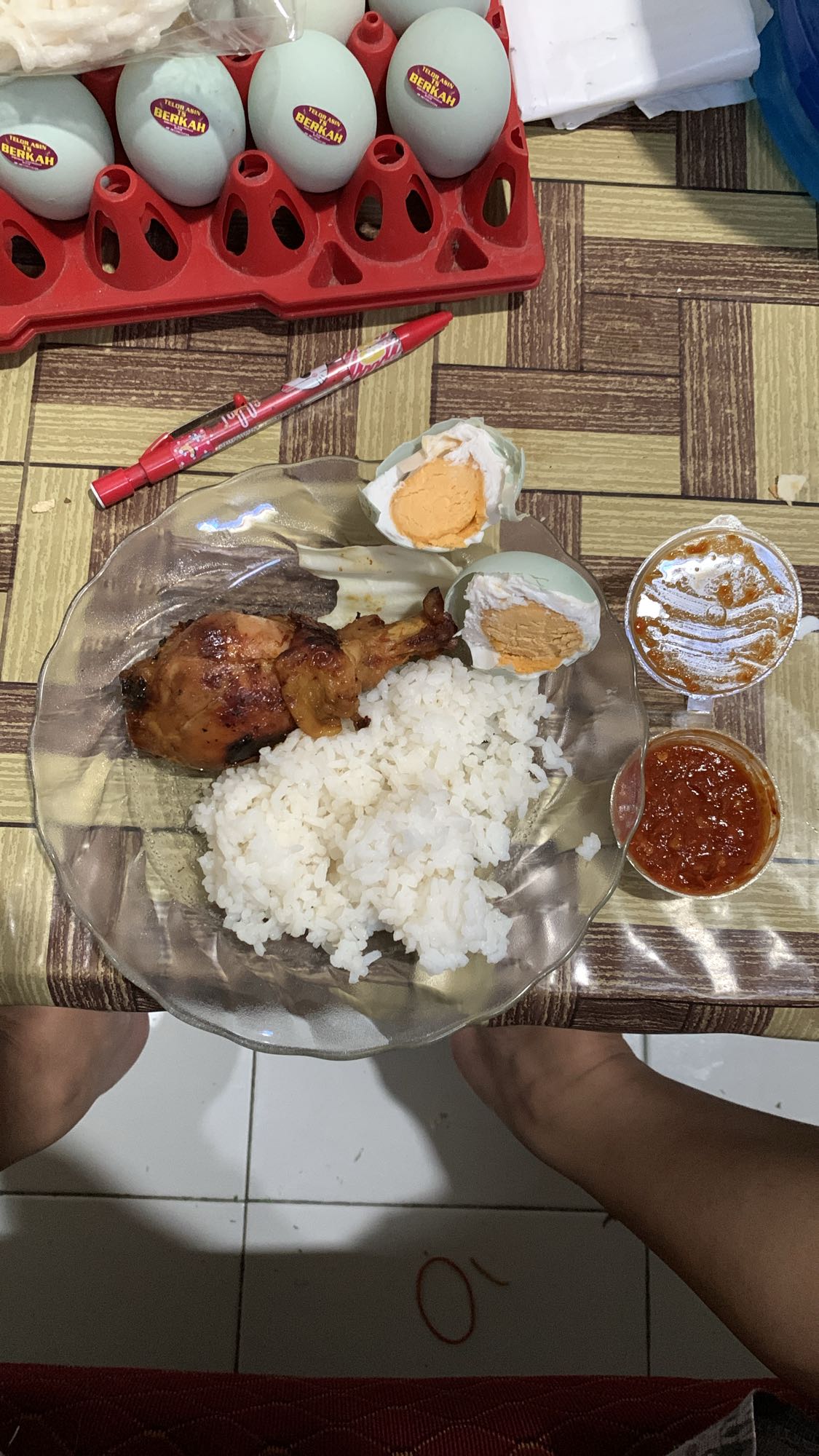 Nasi, ayam, telur asin