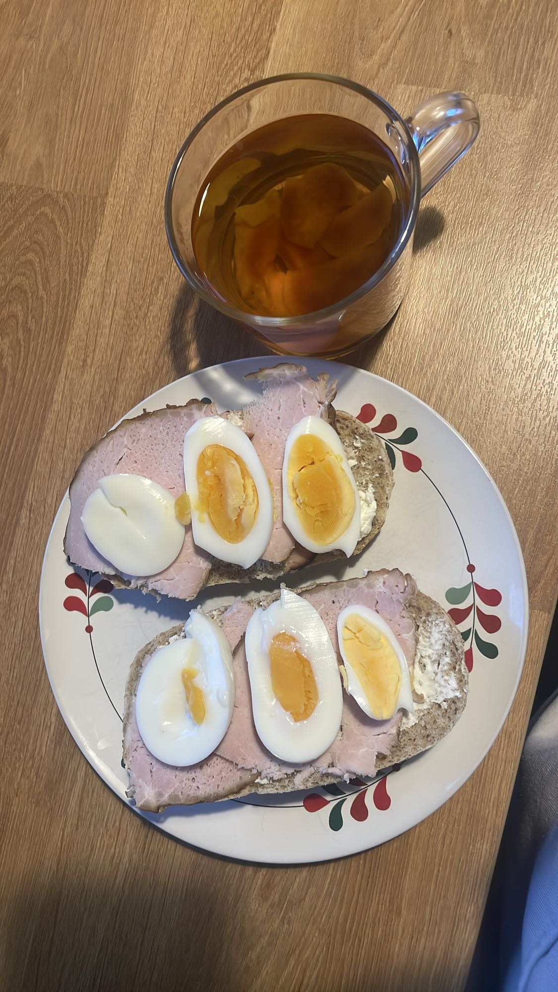 Kanapki z jajkiem i szynką