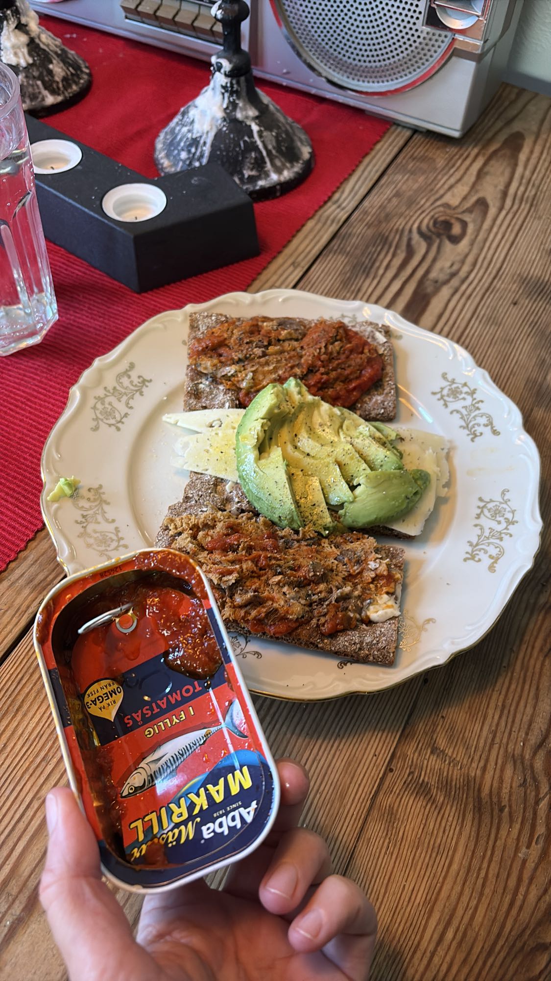 Knäckebröd med makrill & avokado