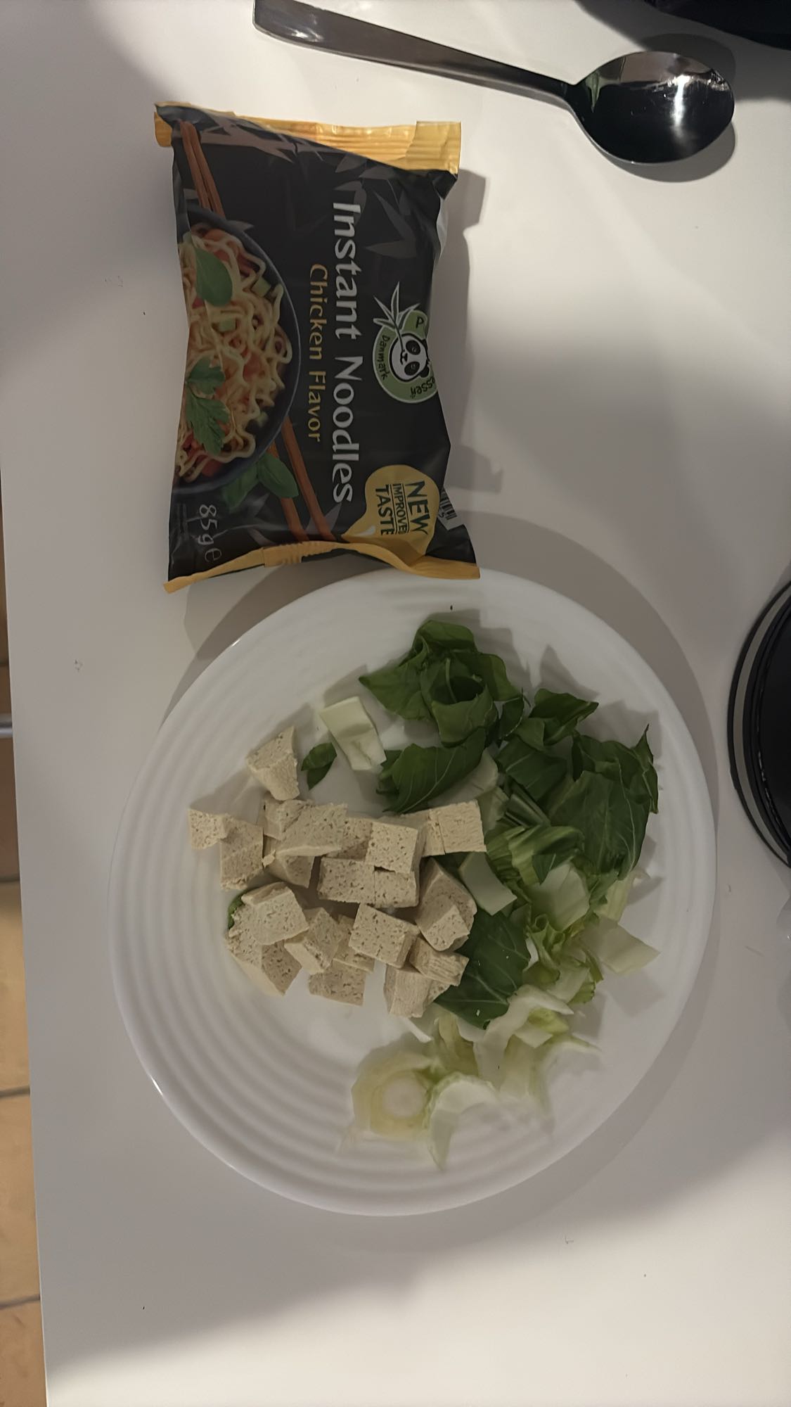 Nudlar med tofu och bok choy