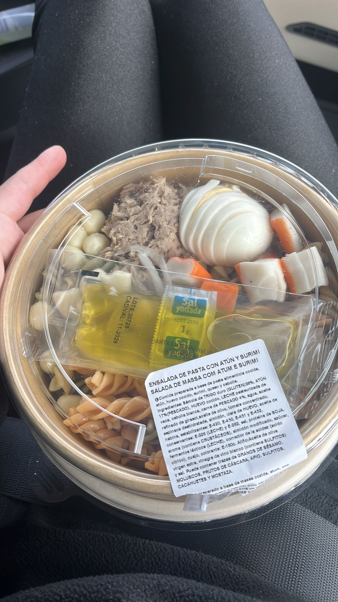 Salată cu ton și surimi