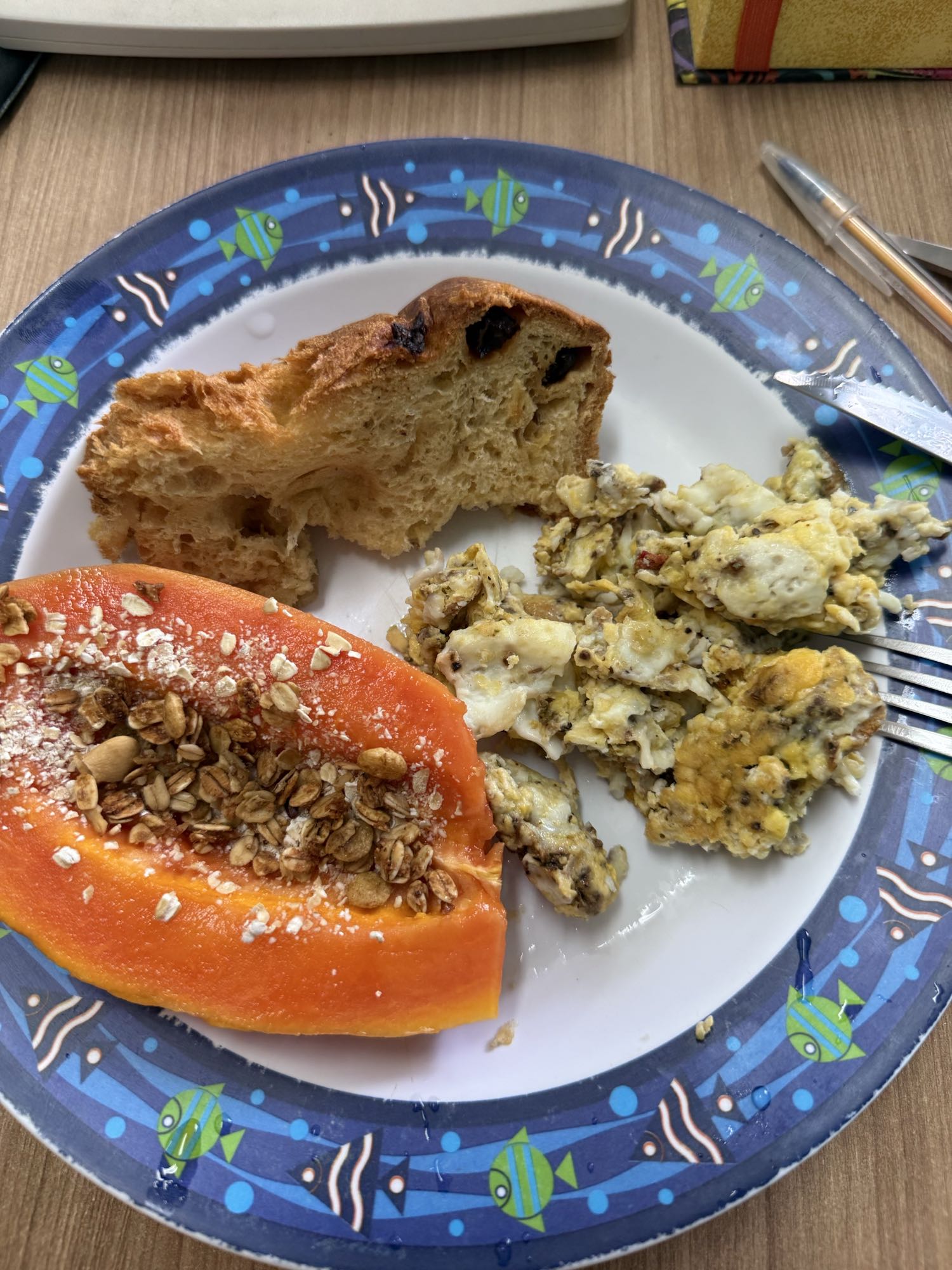 Café com mamão e ovos