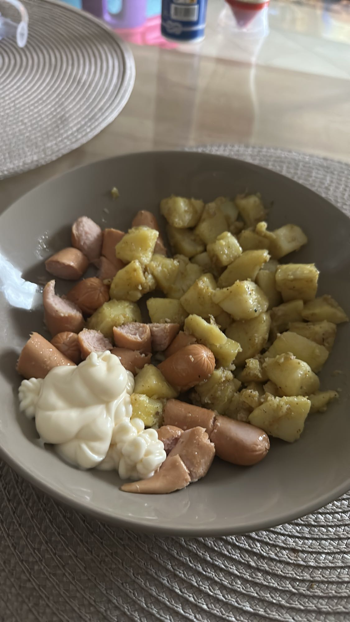 Pommes, saucisses, mayonnaise