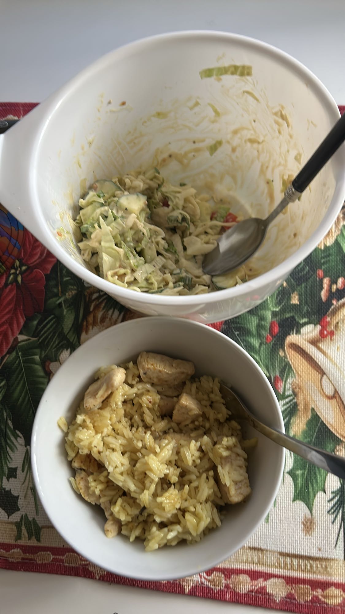 Курица с рисом и салат