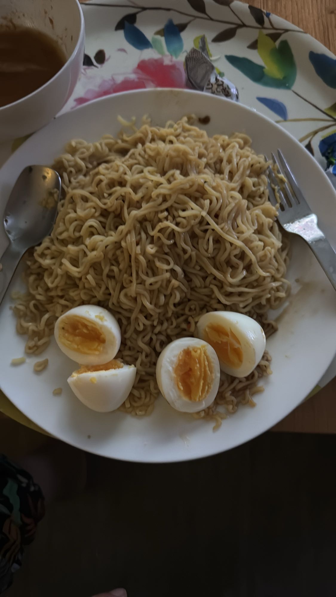 Nudlar med kokt ägg