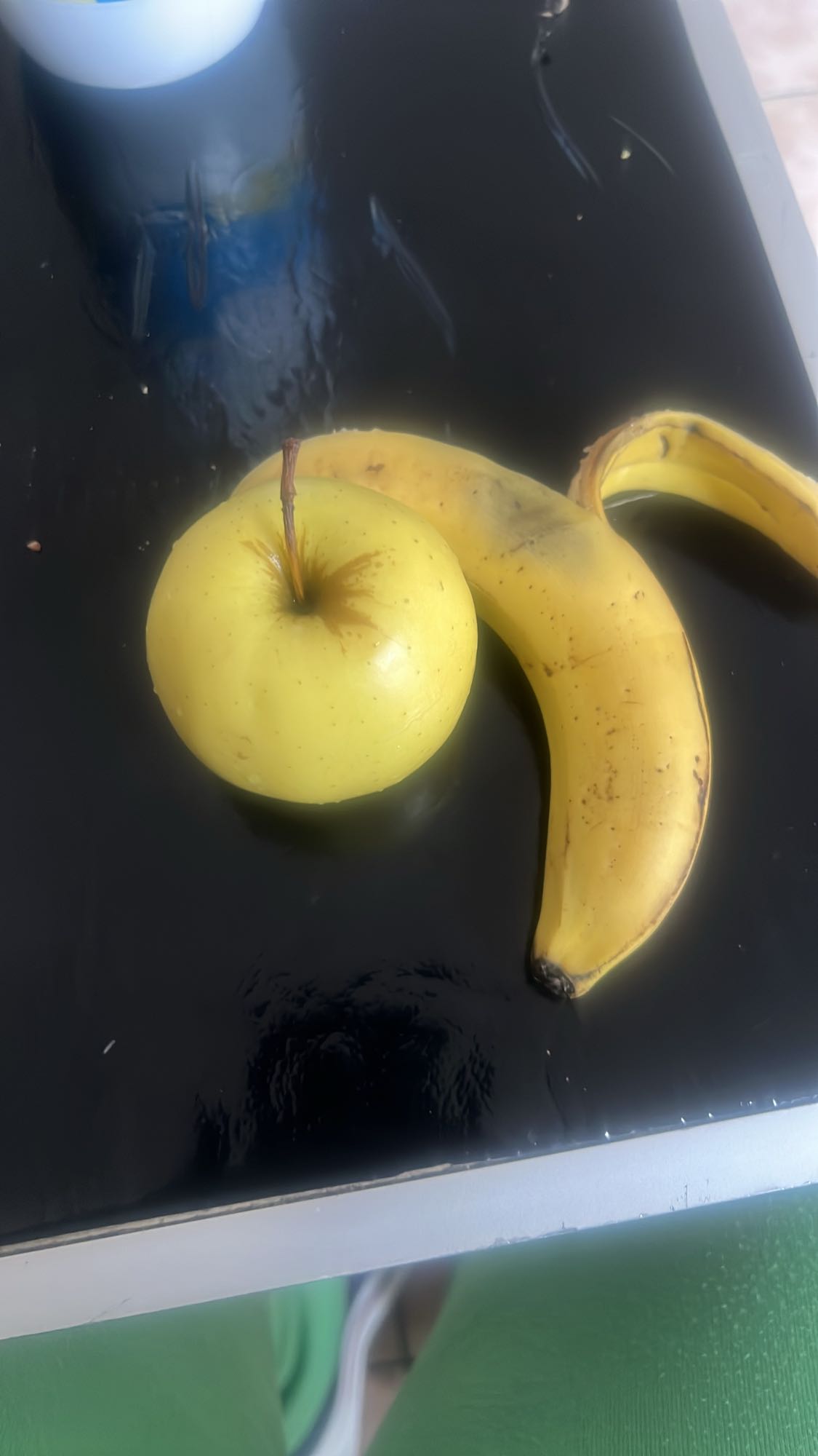 Pomme et banane fraîches