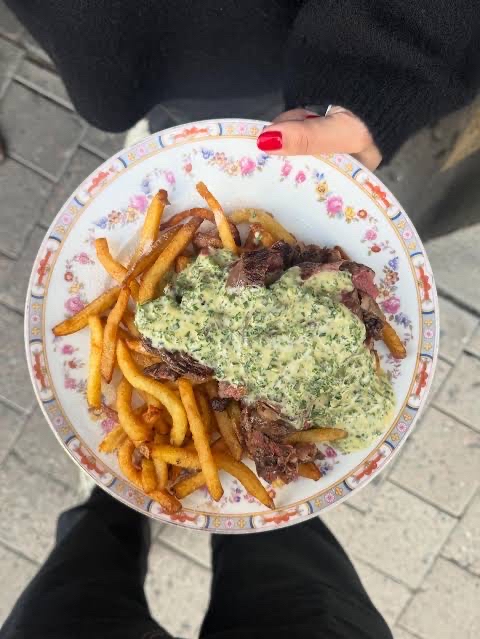 Biff med pommes och örtsås