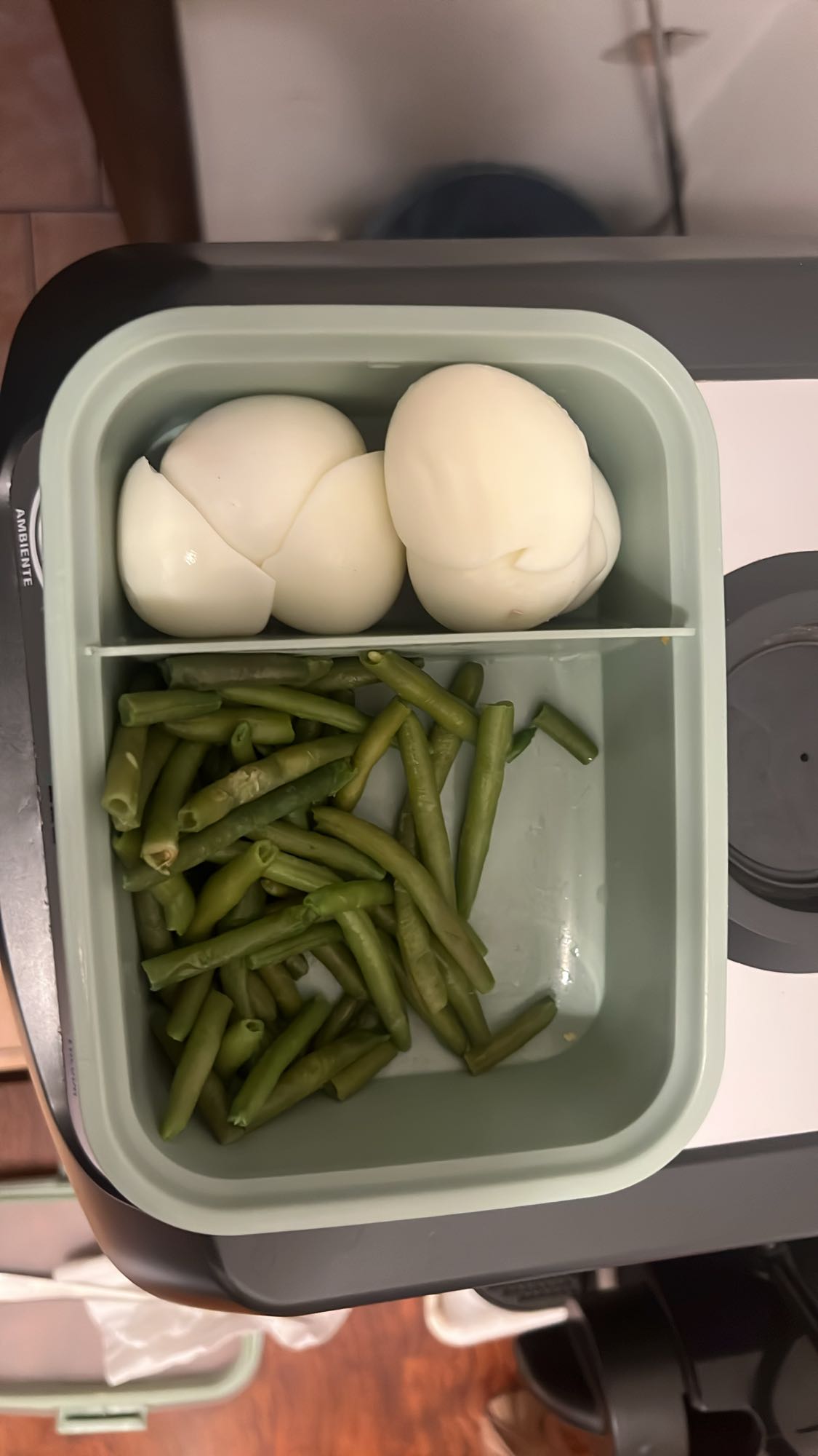 Huevos y ejotes cocidos