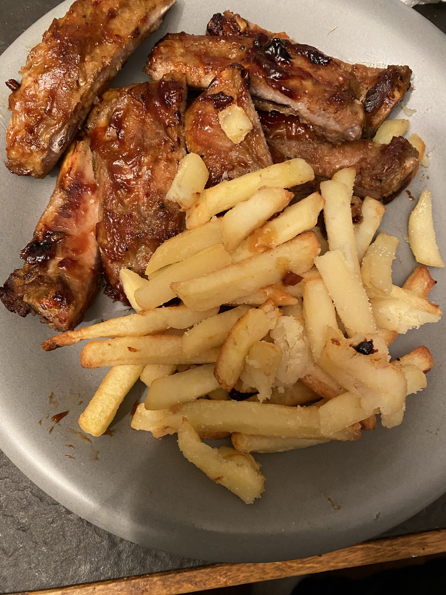 Revbensspjäll med pommes