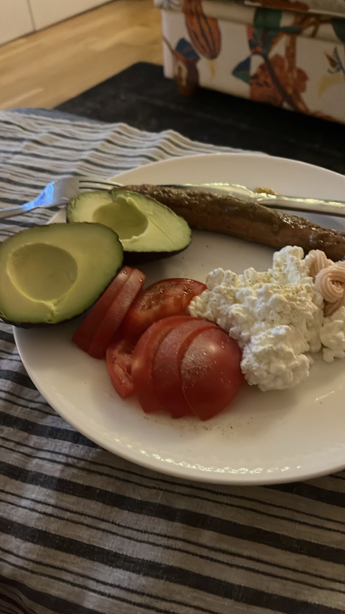 Korv med avokado & keso