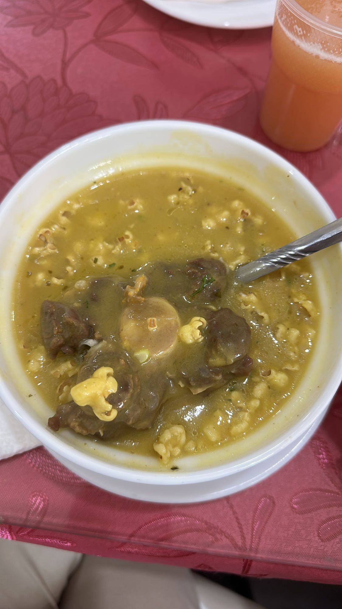 caldo de res con maíz