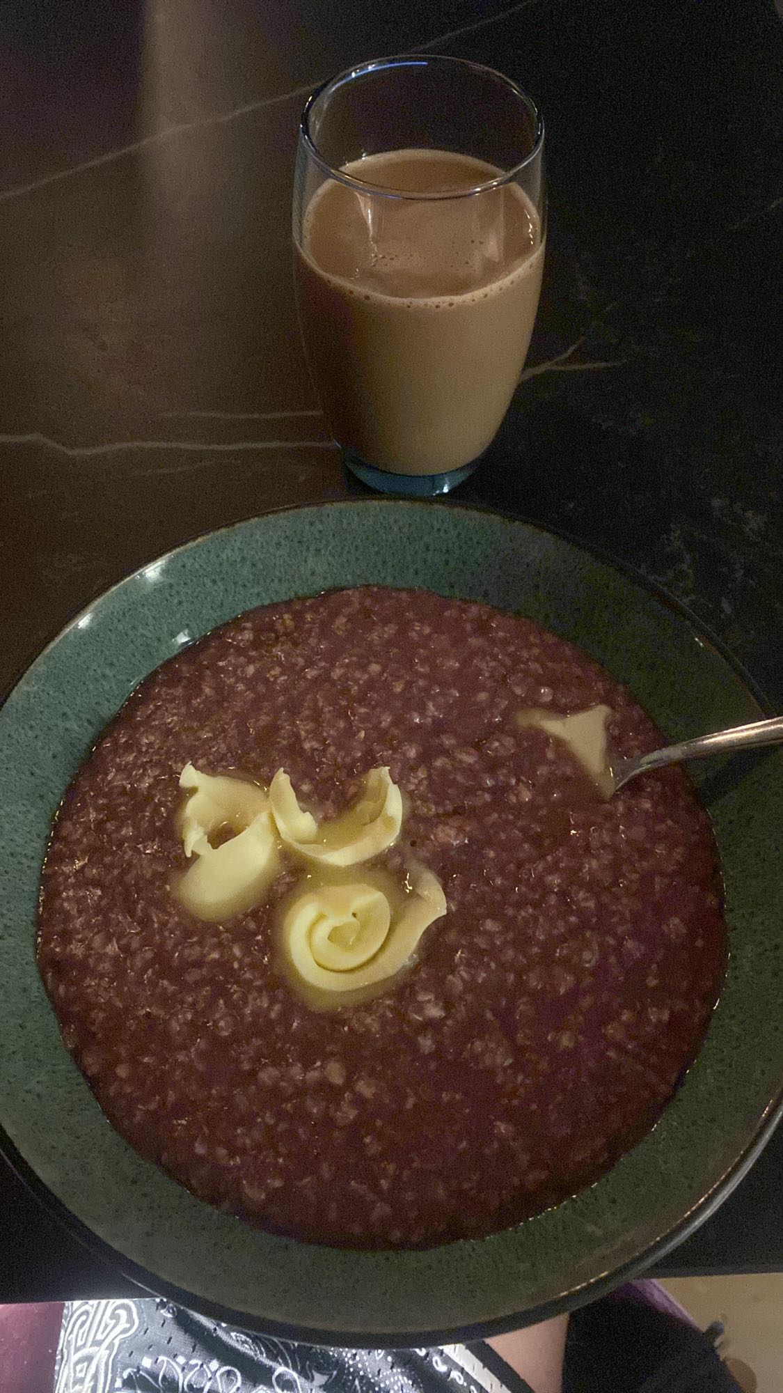 Rødbetgrøt med smør og kakao