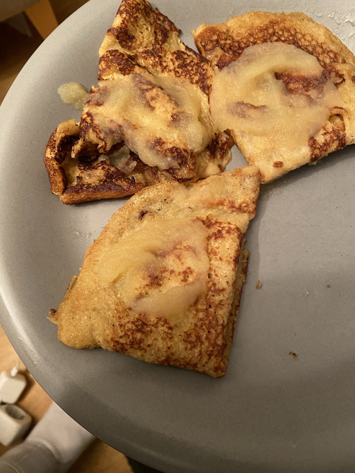 Pannkakor med äppelmos