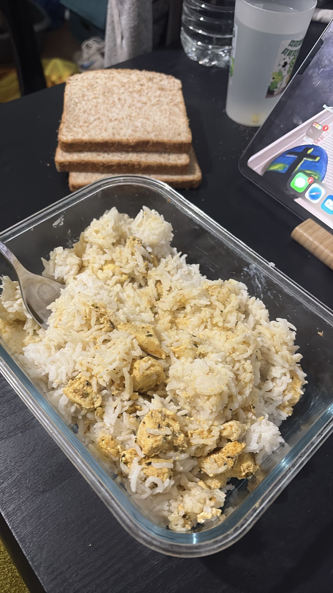 Riz au poulet et pain complet