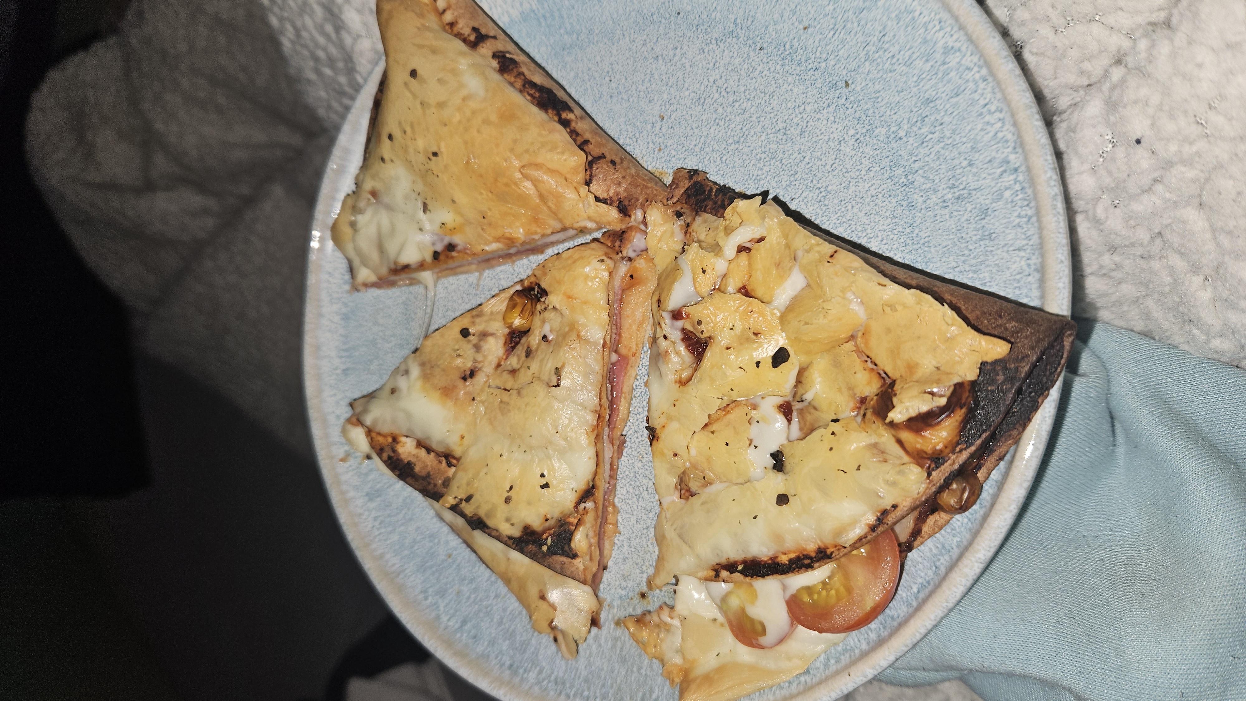 High Proteinwrap mit Hähnchenbrust, Putensalami und Käse