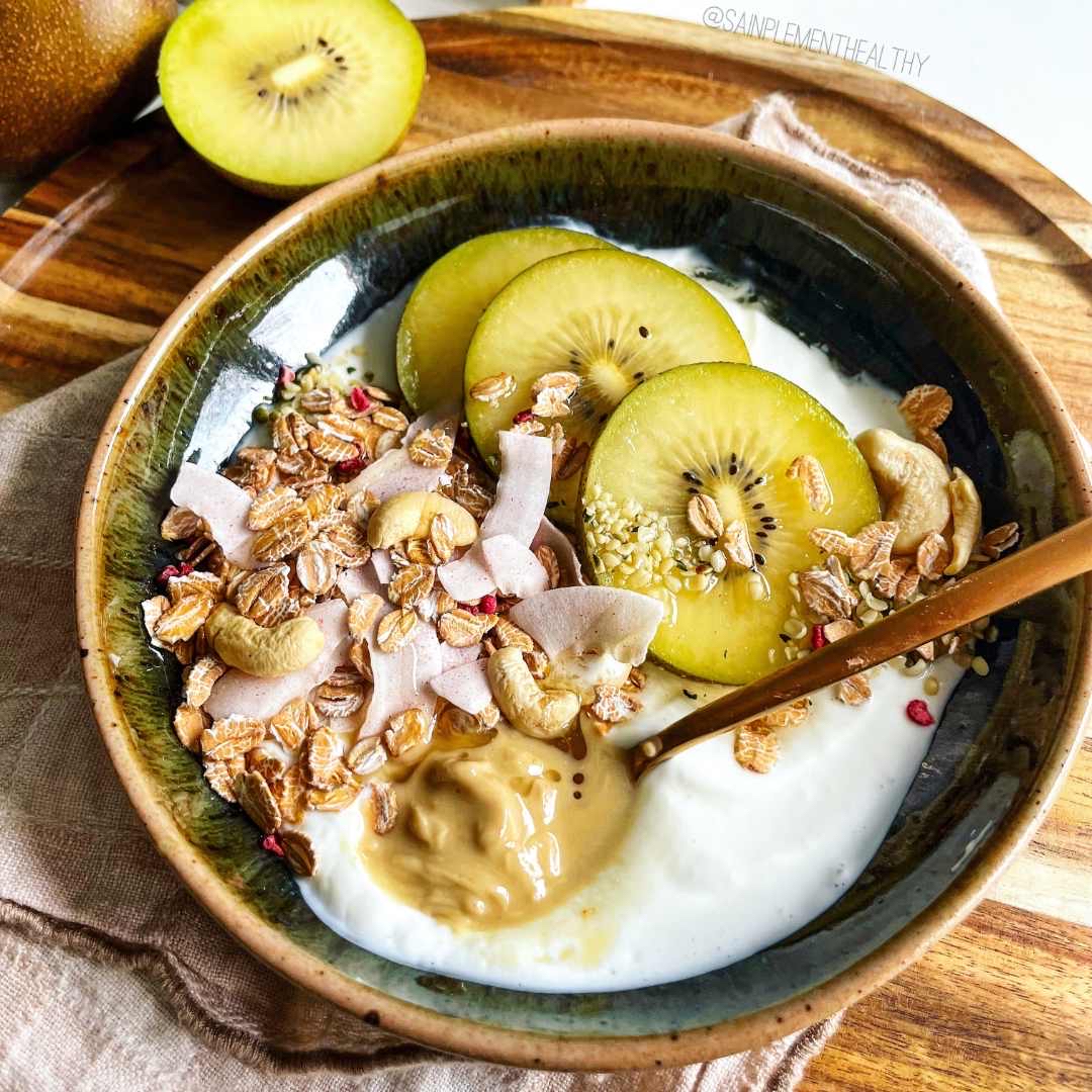 Bol de yaourt et kiwi