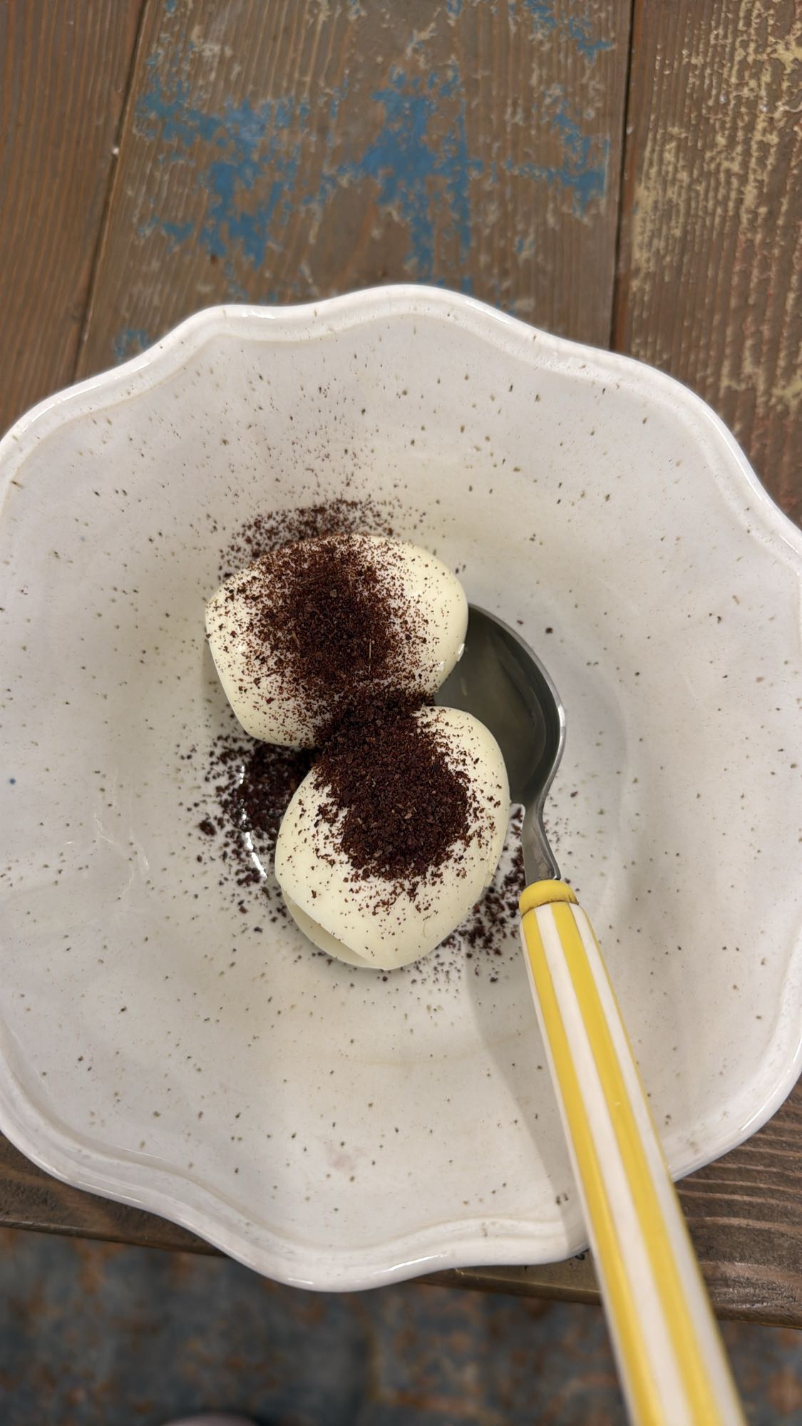 Boiled eggs with sumac