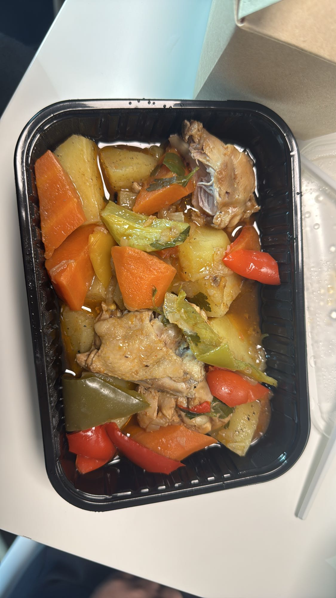 Тушёная курица с овощами