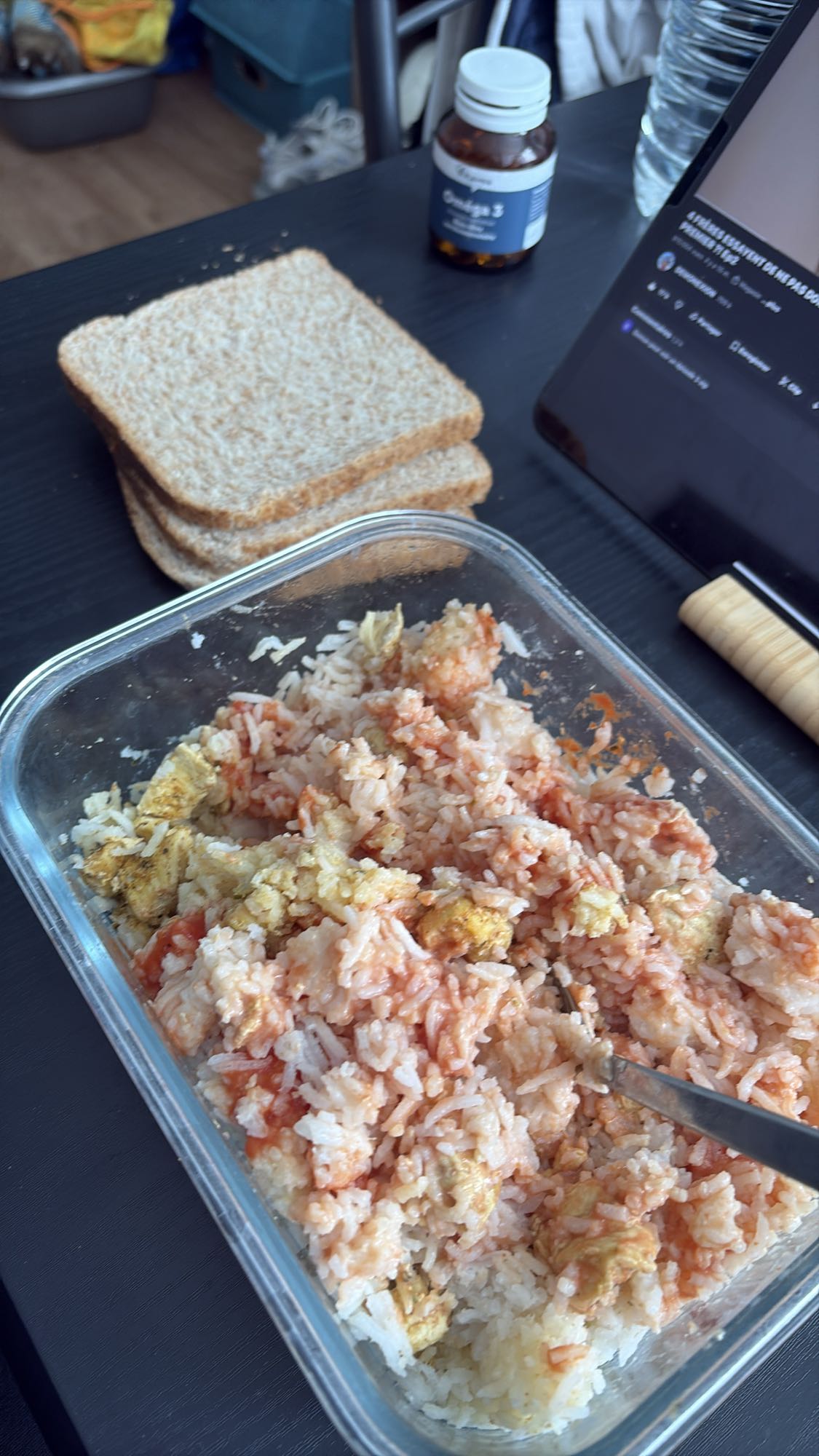 Riz, œufs et pain complet