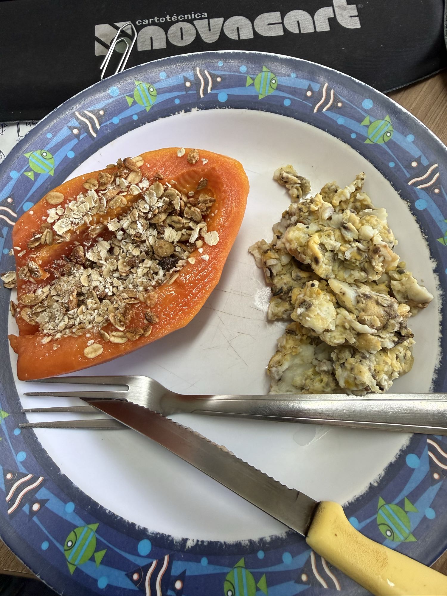 Mamão com ovos mexidos