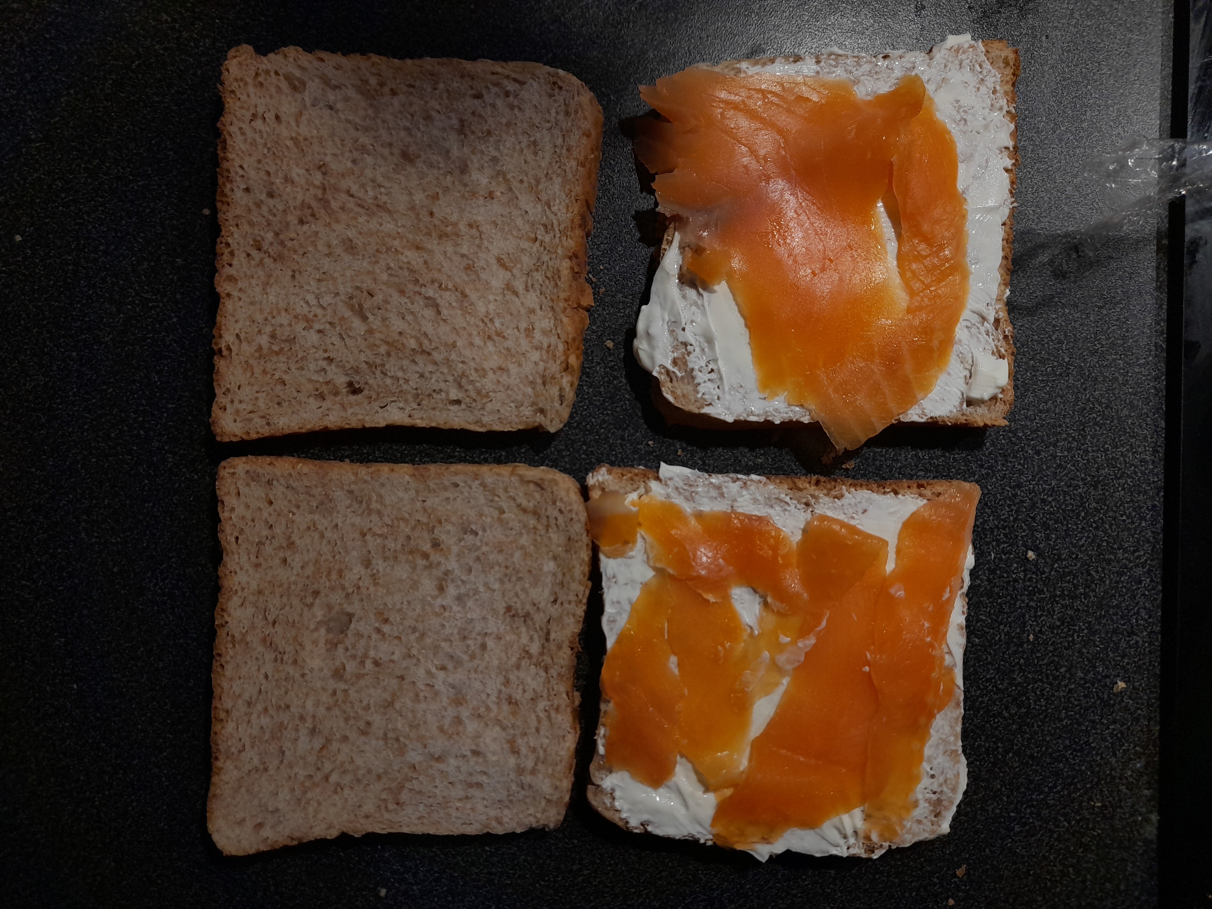 Sandwich à la truite fumée