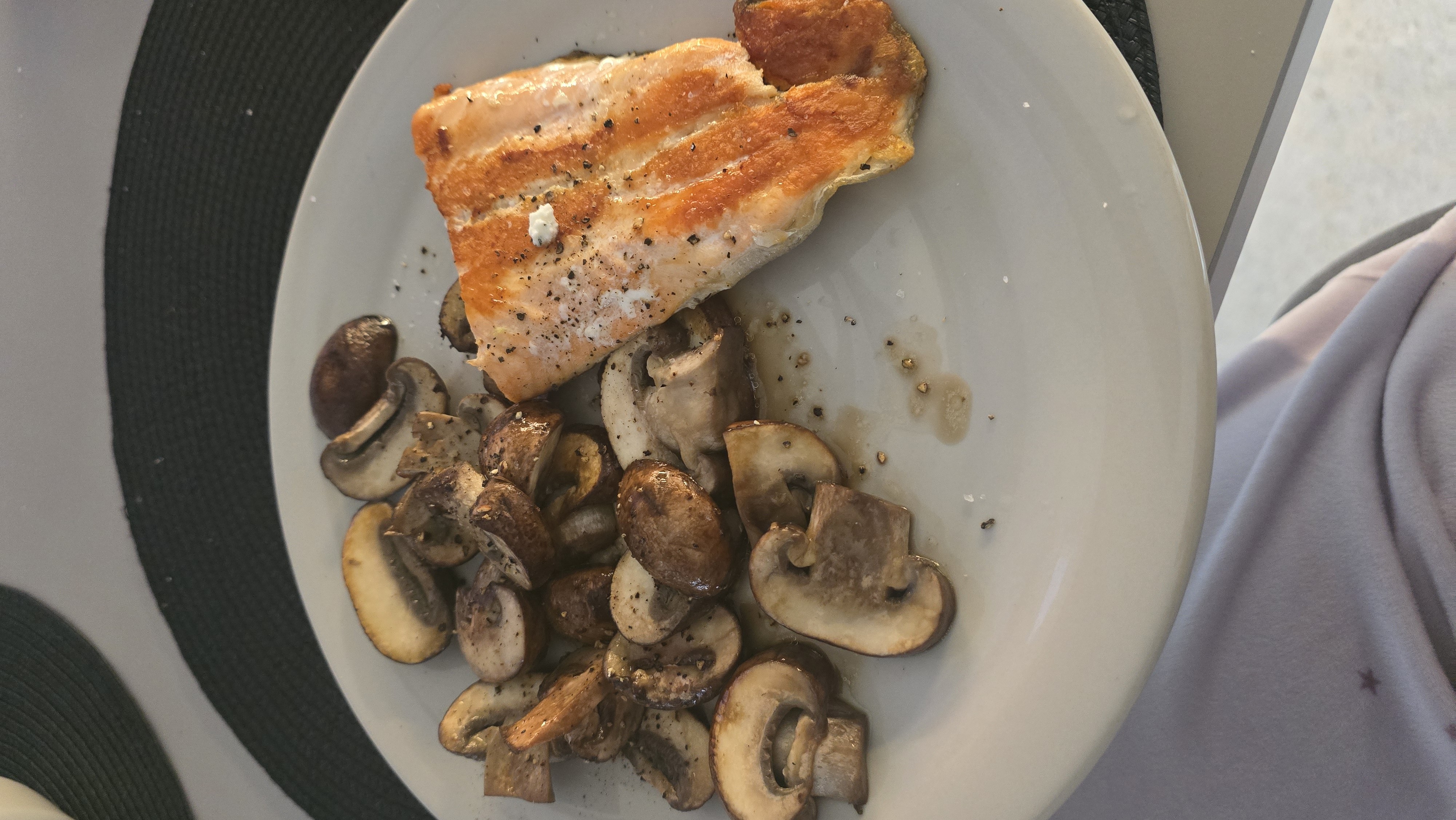Grilled Salmon with Mushrooms
